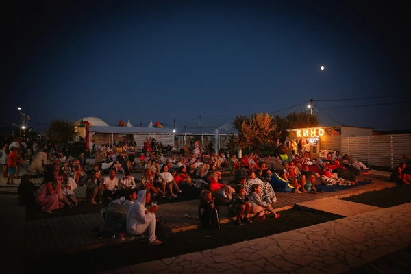 Кинотеатр под открытым небом